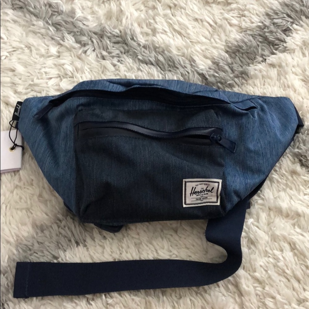 Herschel seventeen fanny pack